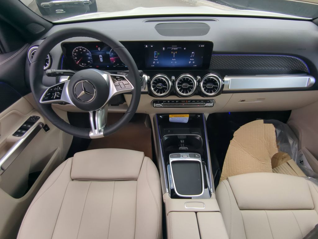 2025 Mercedes Benz GLB 250 photo 2