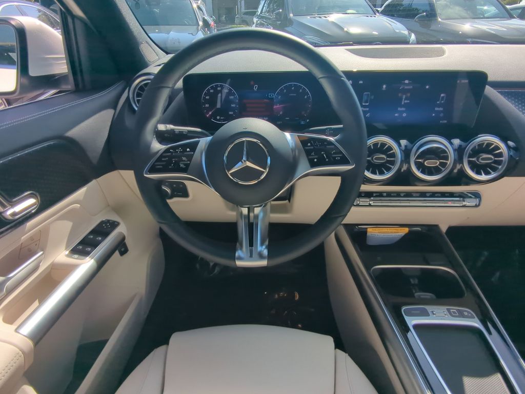 2025 Mercedes Benz GLA 250 photo 3