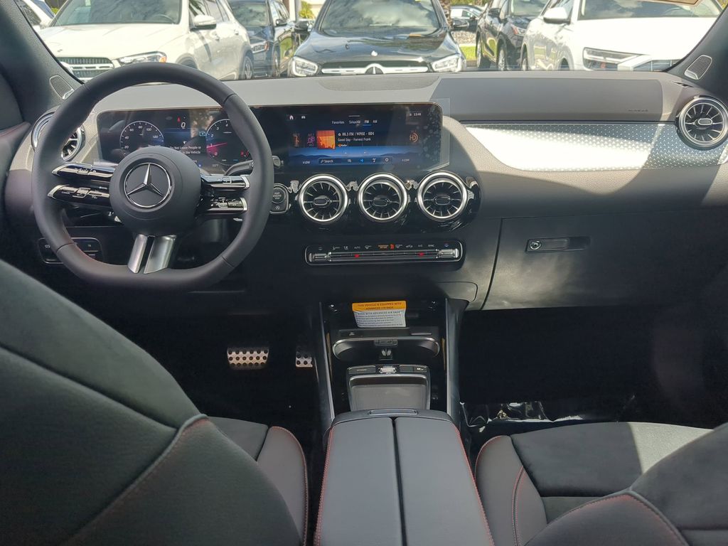 2025 Mercedes Benz GLA 250 4MATIC photo 2