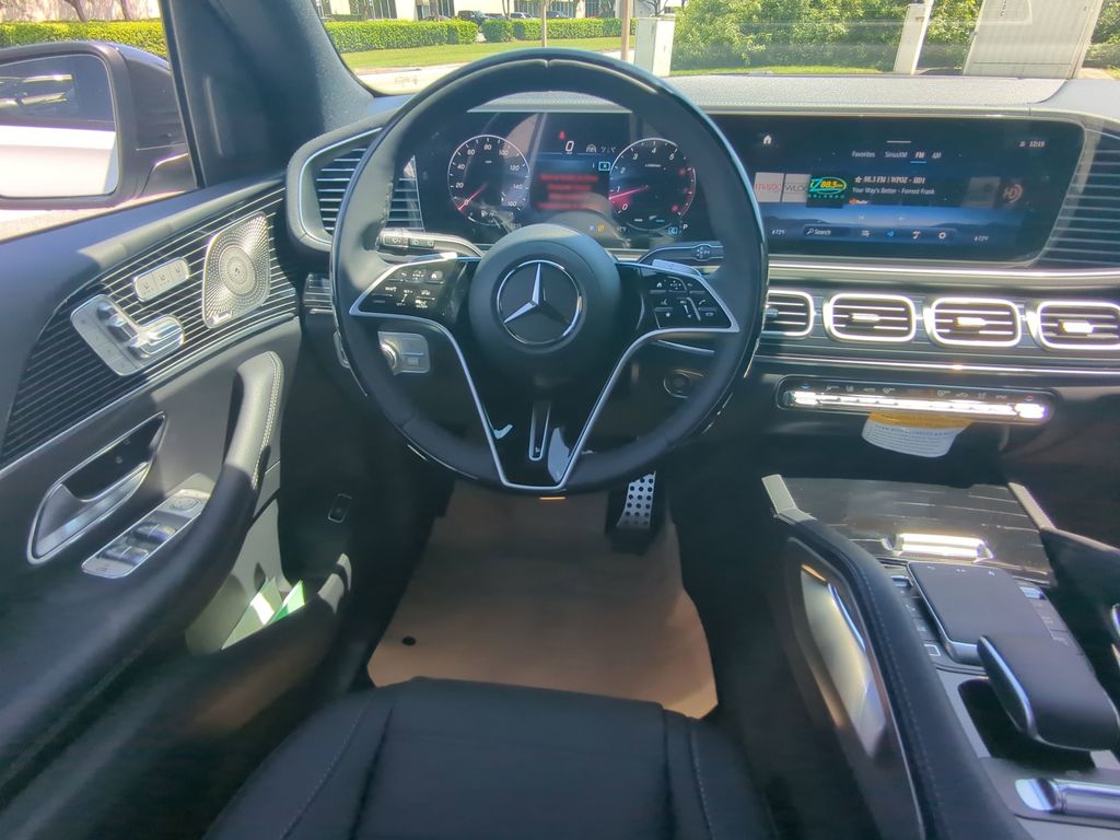 2026 Mercedes Benz GLS 450 4MATIC photo 2