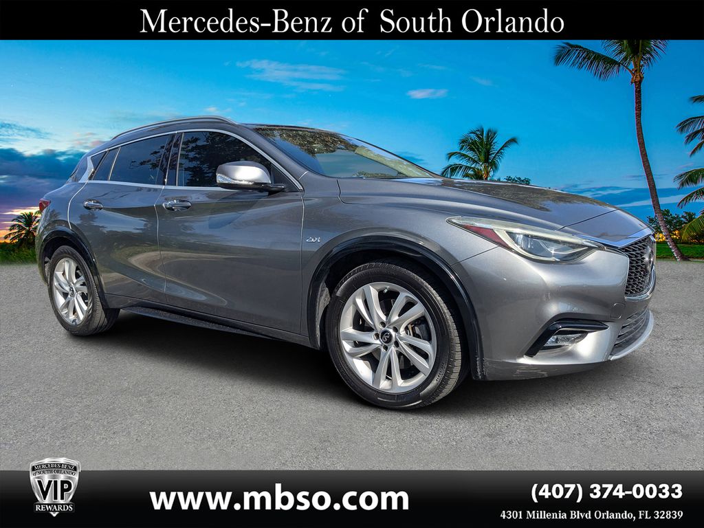 2018 INFINITI QX30 Essential's photo