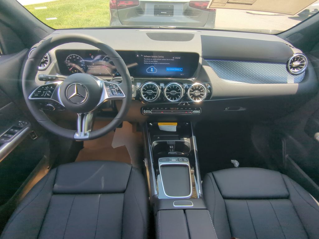 2025 Mercedes Benz GLA 250 4MATIC photo 2