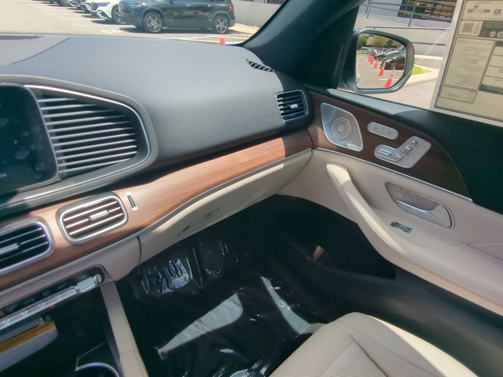 2025 Mercedes Benz GLE 450 4MATIC photo 4