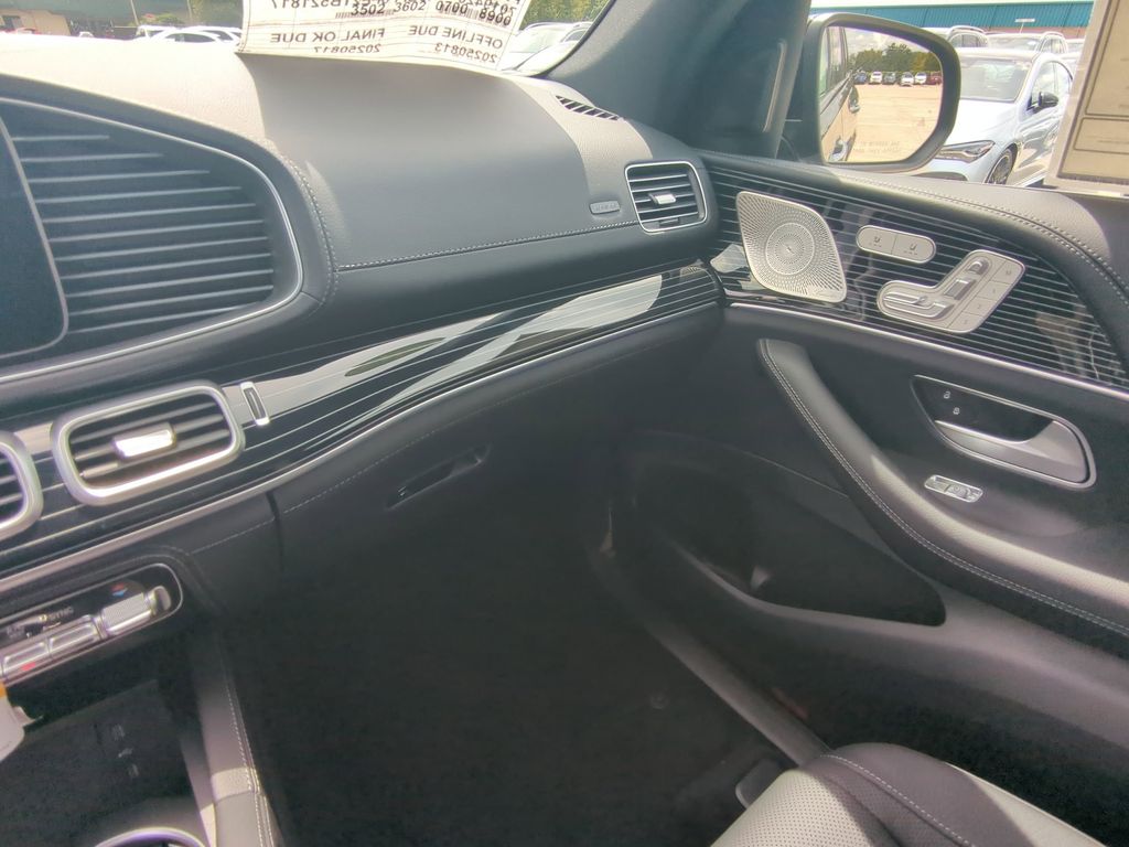 2026 Mercedes Benz GLS 580 4MATIC photo 4