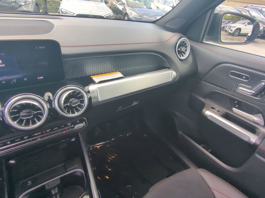 2024 Mercedes Benz EQB 300 4MATIC photo 4