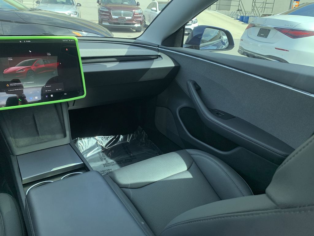 2025 Tesla Model 3 Long Range photo 4
