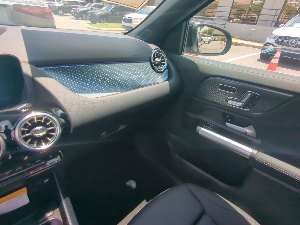 2025 Mercedes Benz GLA 250 4MATIC photo 4