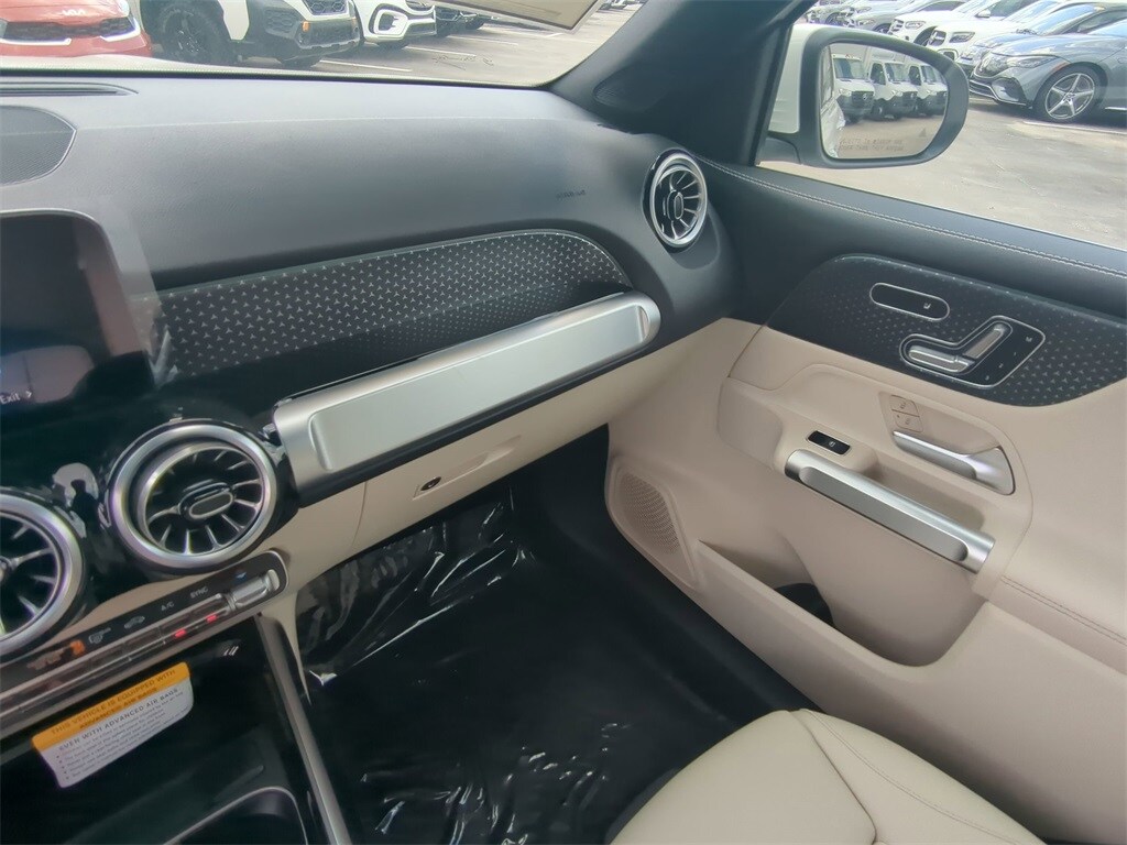 2025 Mercedes Benz GLB 250 photo 4