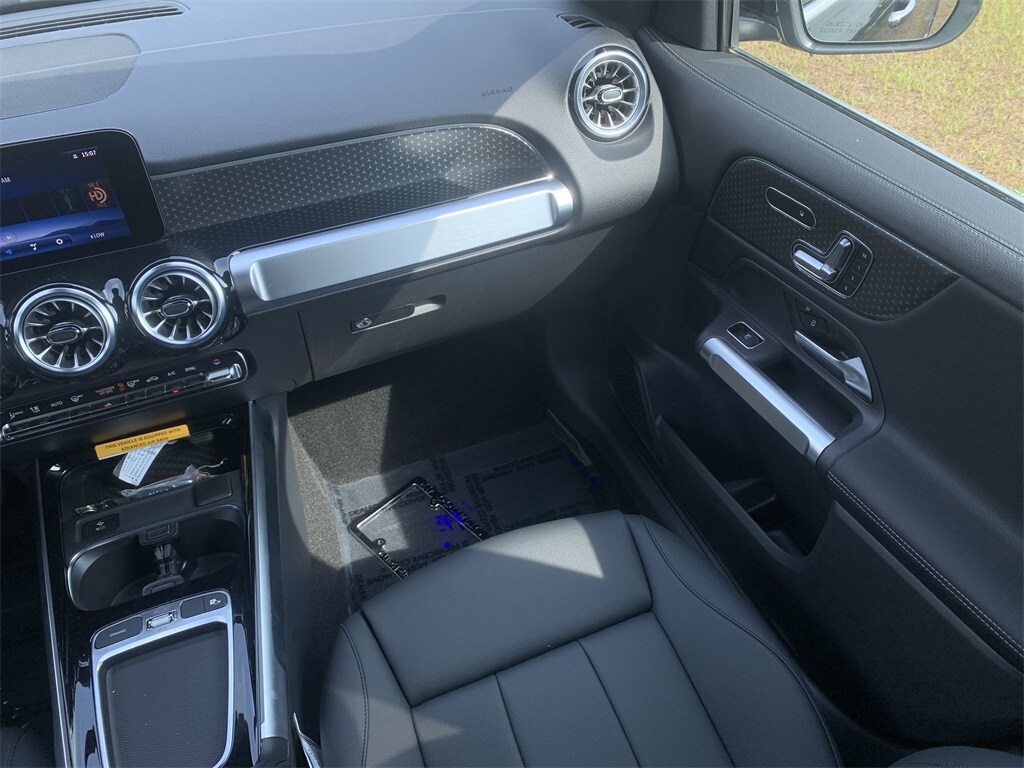 2024 Mercedes Benz GLB 250 4MATIC photo 4
