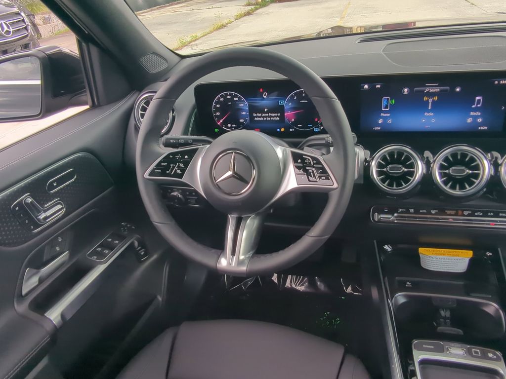 2025 Mercedes Benz GLB 250 photo 3