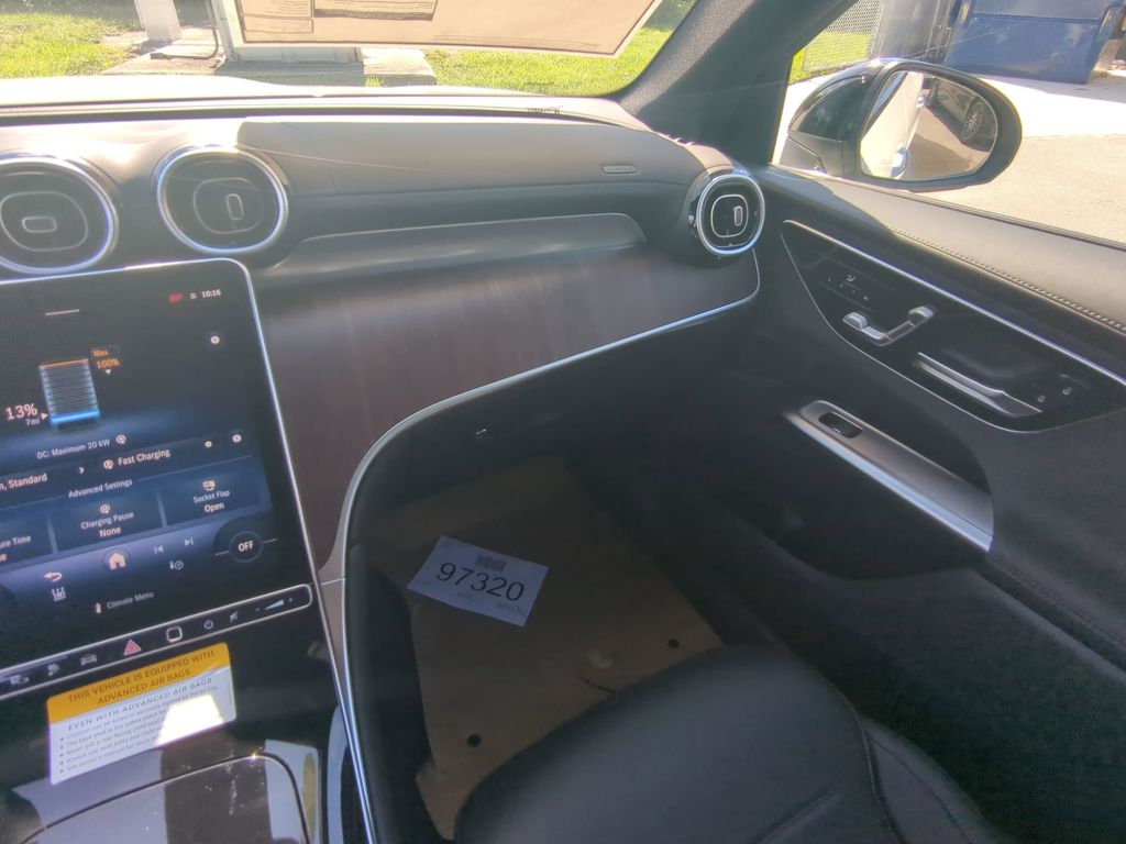 2025 Mercedes Benz GLC 350e 4MATIC photo 4