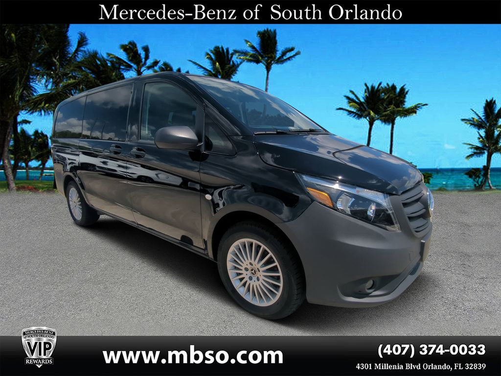 2023 Mercedes-Benz Metris Passenger Van Base's photo