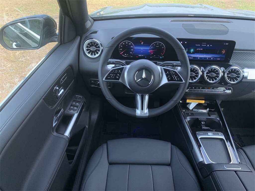 2024 Mercedes Benz GLB 250 4MATIC photo 3