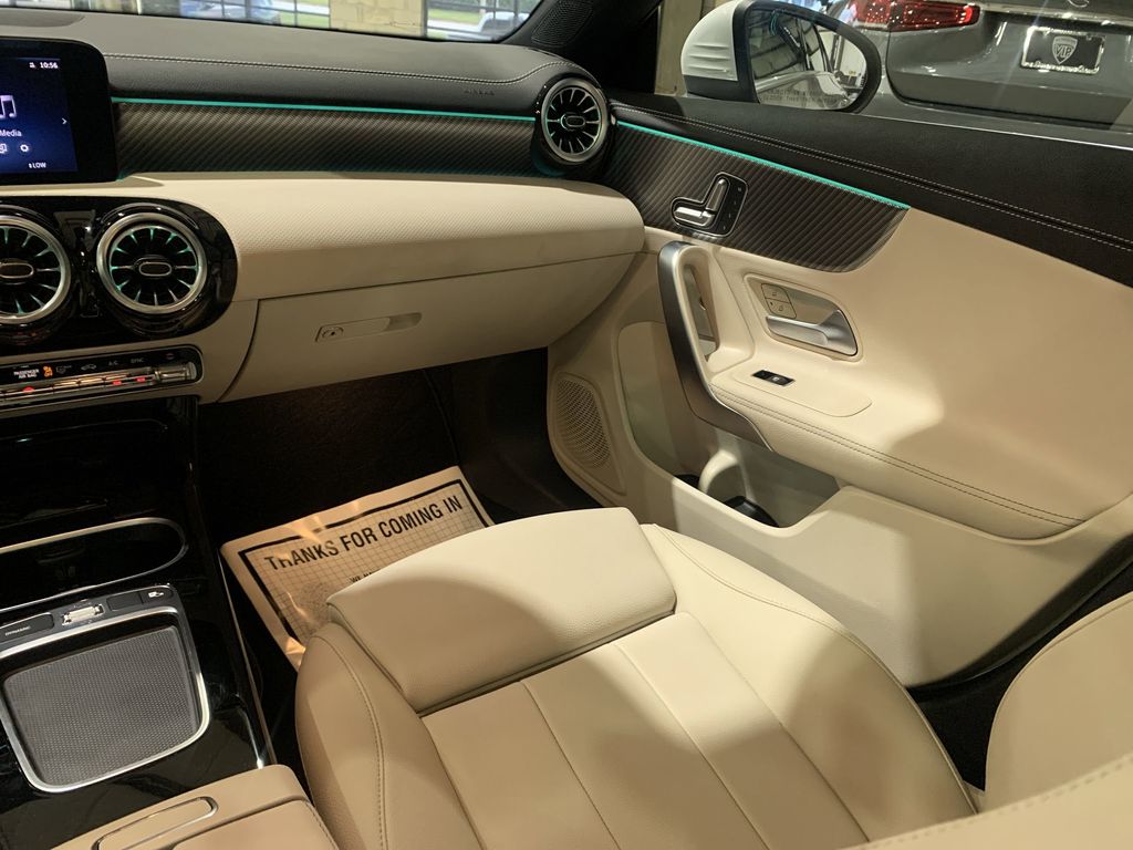 2025 Mercedes Benz CLA 250 photo 4