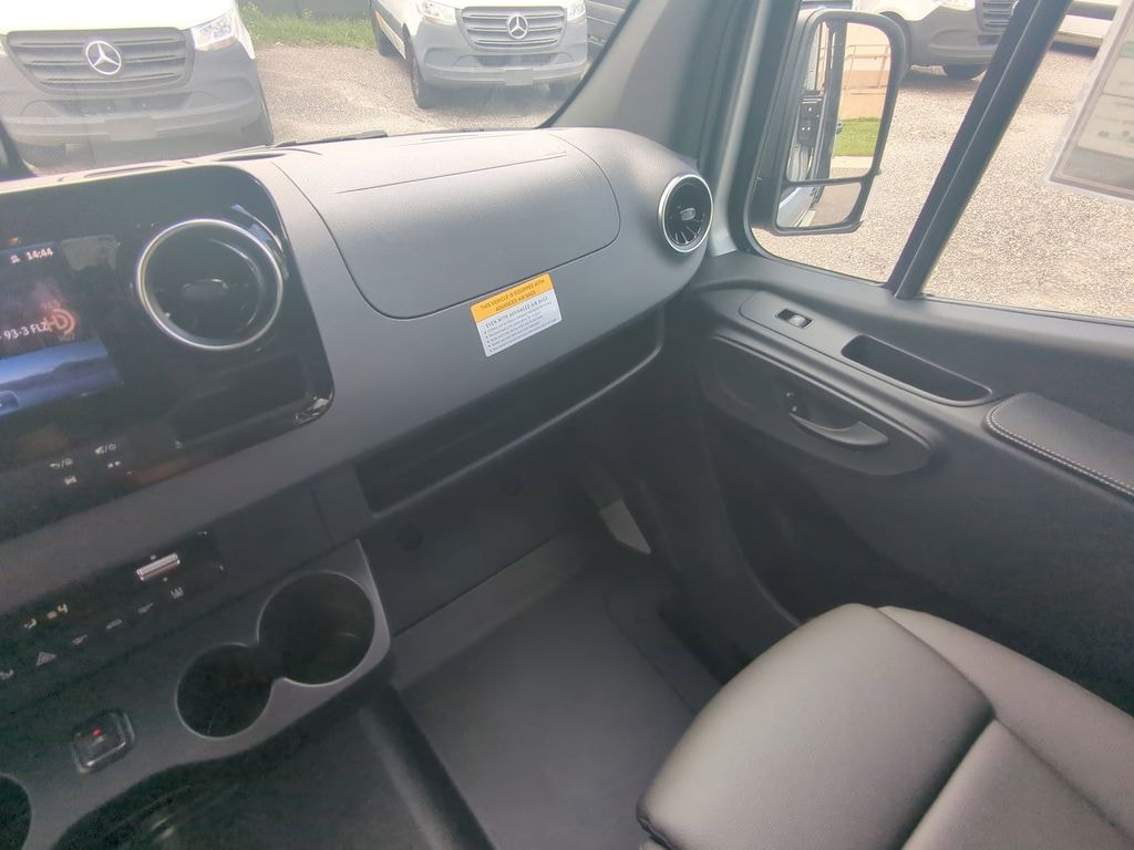 New 2025 Mercedes-Benz Sprinter 2500 Passenger 144 WB Minivan/Van