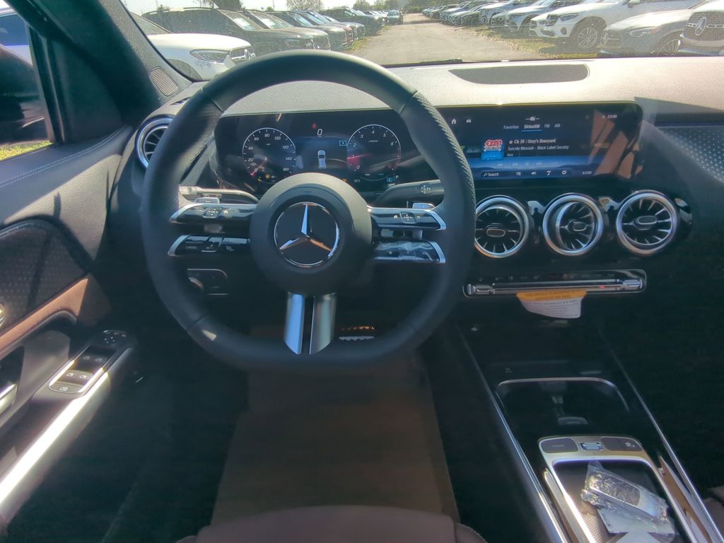 2025 Mercedes Benz GLA photo 3