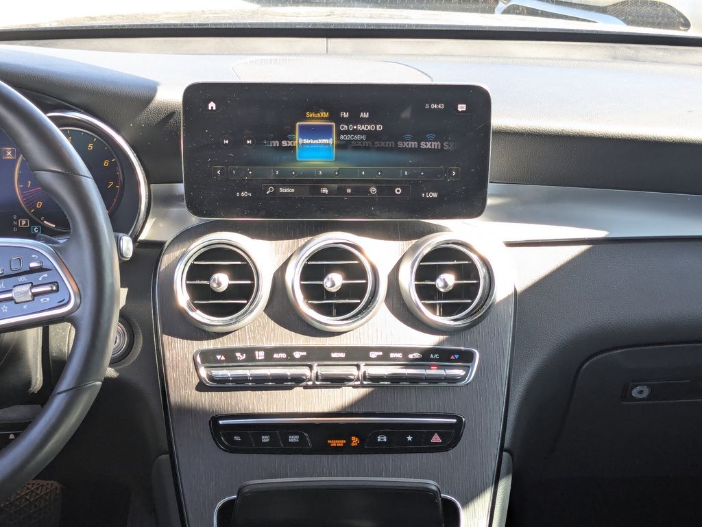 2022 Mercedes Benz GLC 300 4MATIC photo 4