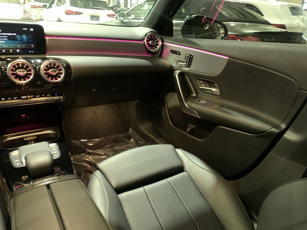 2021 Mercedes Benz A 220 4MATIC photo 4