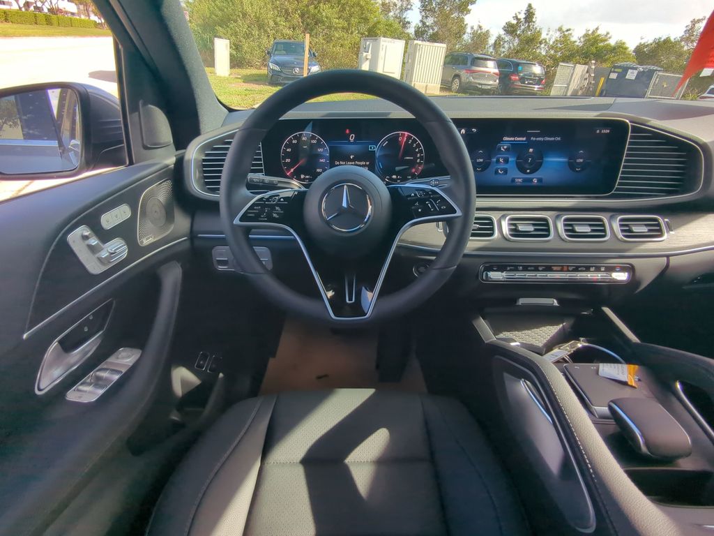 2025 Mercedes Benz GLE 4MATIC photo 3