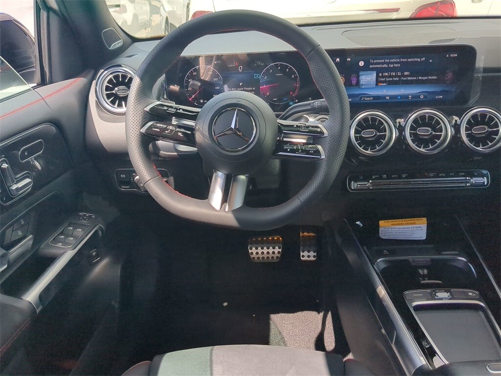 2024 Mercedes Benz GLB 250 photo 3
