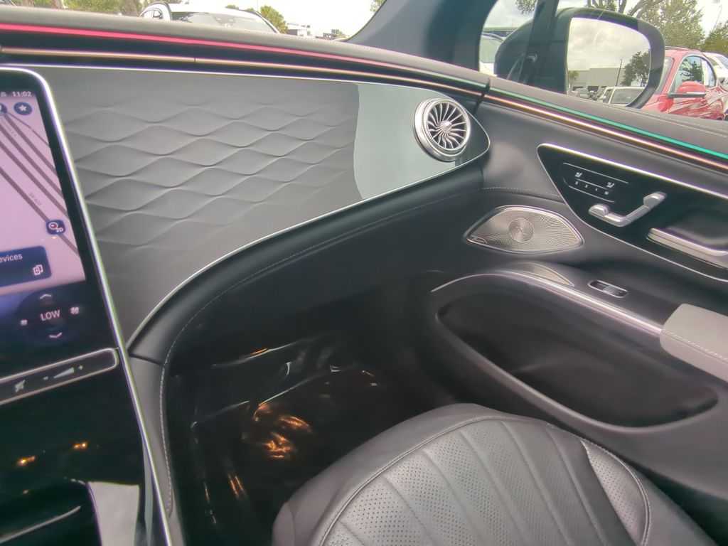 2023 Mercedes Benz EQS SUV 450 photo 3