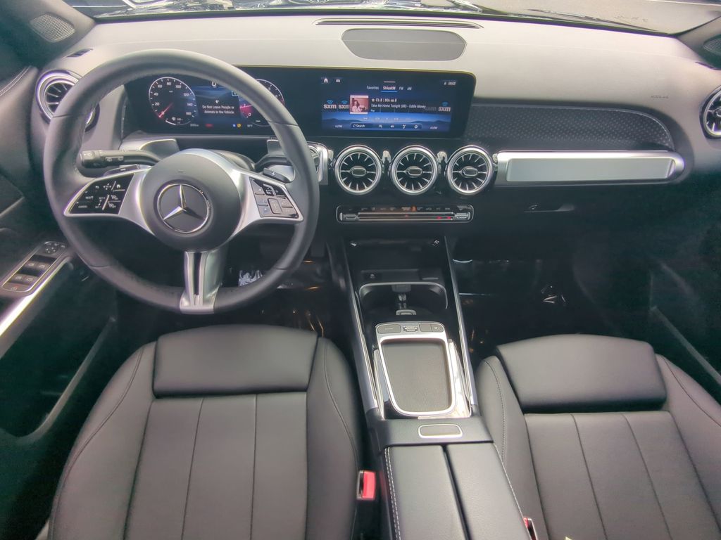 2025 Mercedes Benz GLB photo 2