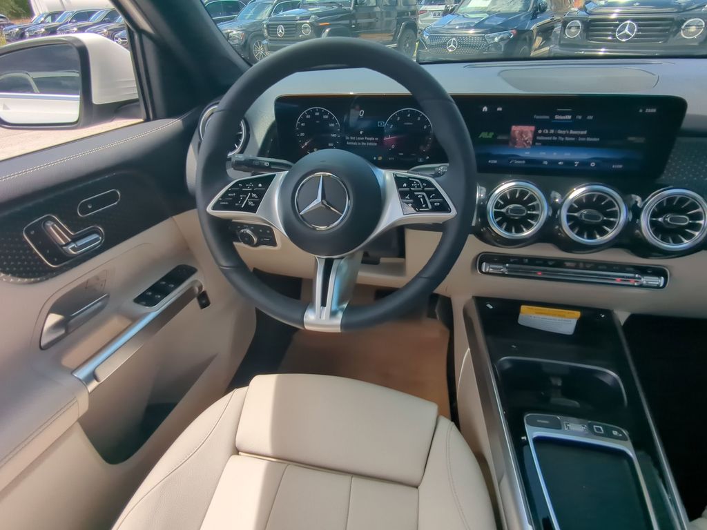 2025 Mercedes Benz GLB 250 photo 3