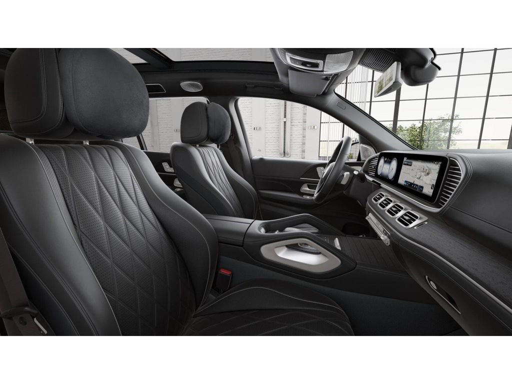 2025 Mercedes Benz GLS 600 4MATIC photo 3