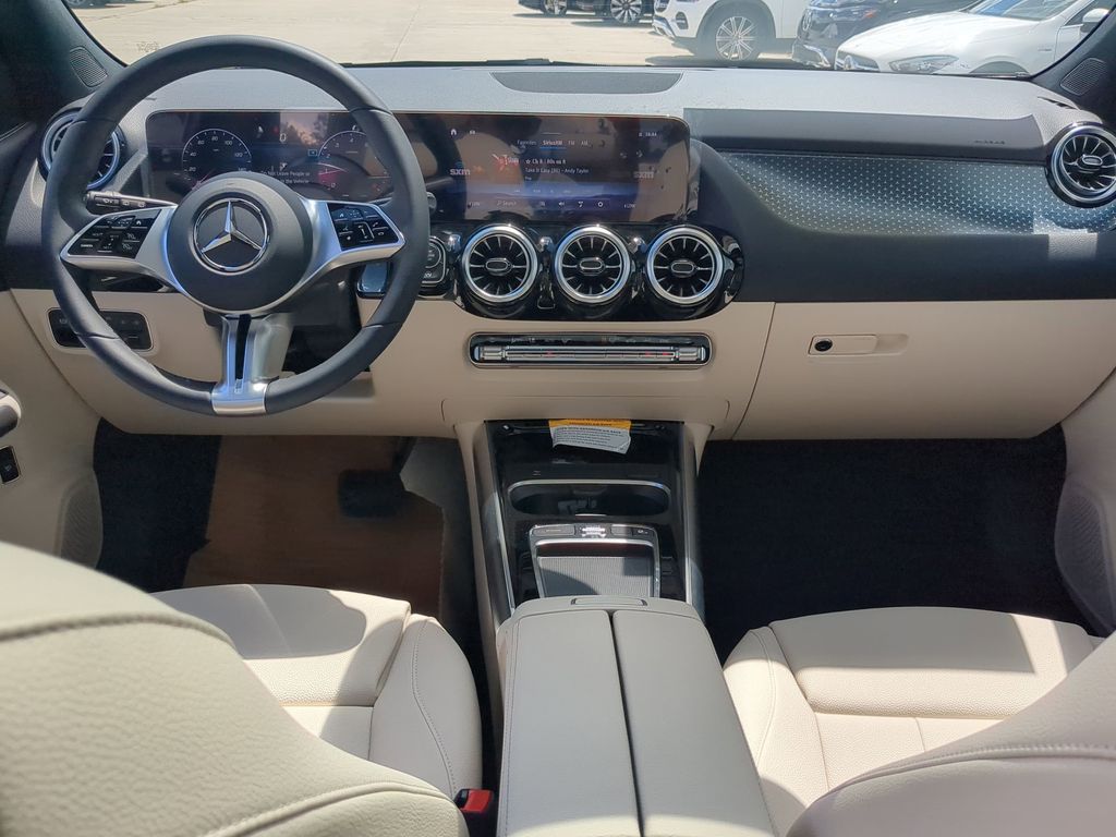 2025 Mercedes Benz GLA photo 2