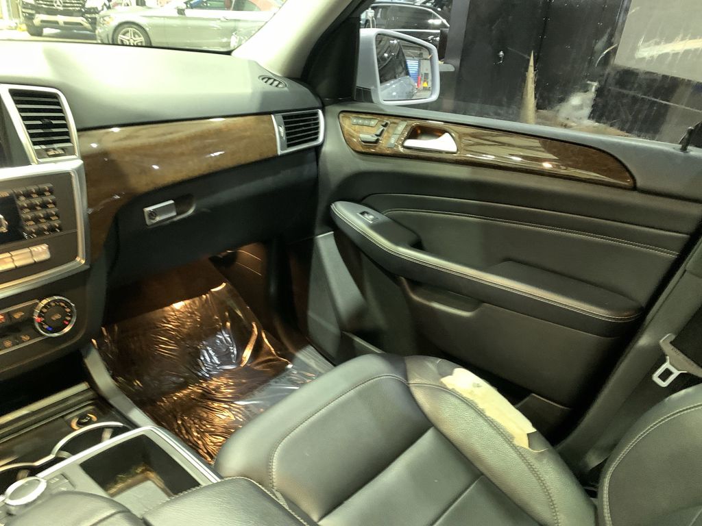 2012 Mercedes Benz ML 350 4MATIC photo 3