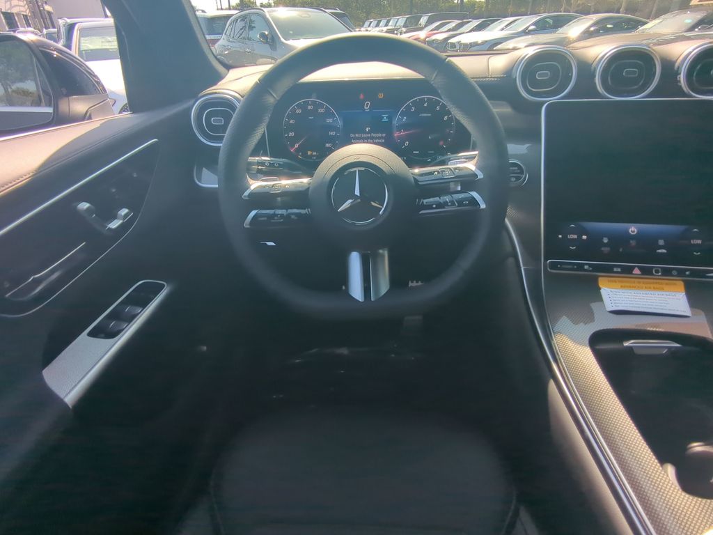 2025 Mercedes Benz GLC 300 4MATIC photo 3