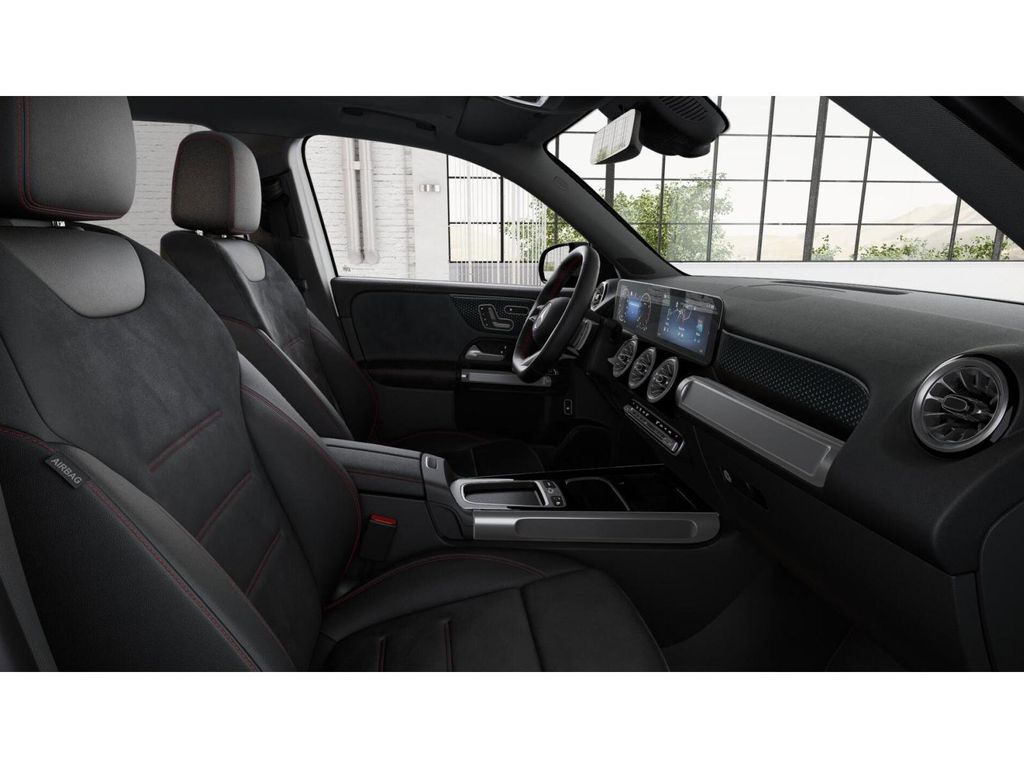 2026 Mercedes Benz GLB 250 photo 4