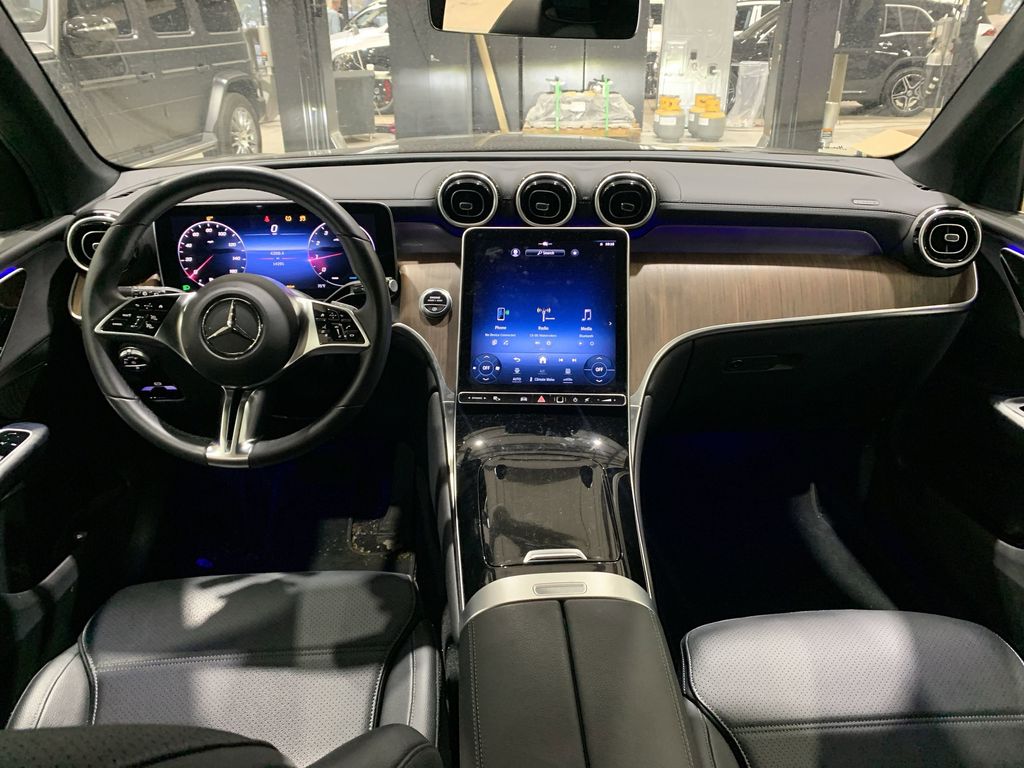 2024 Mercedes Benz GLC 4MATIC 300 photo 2
