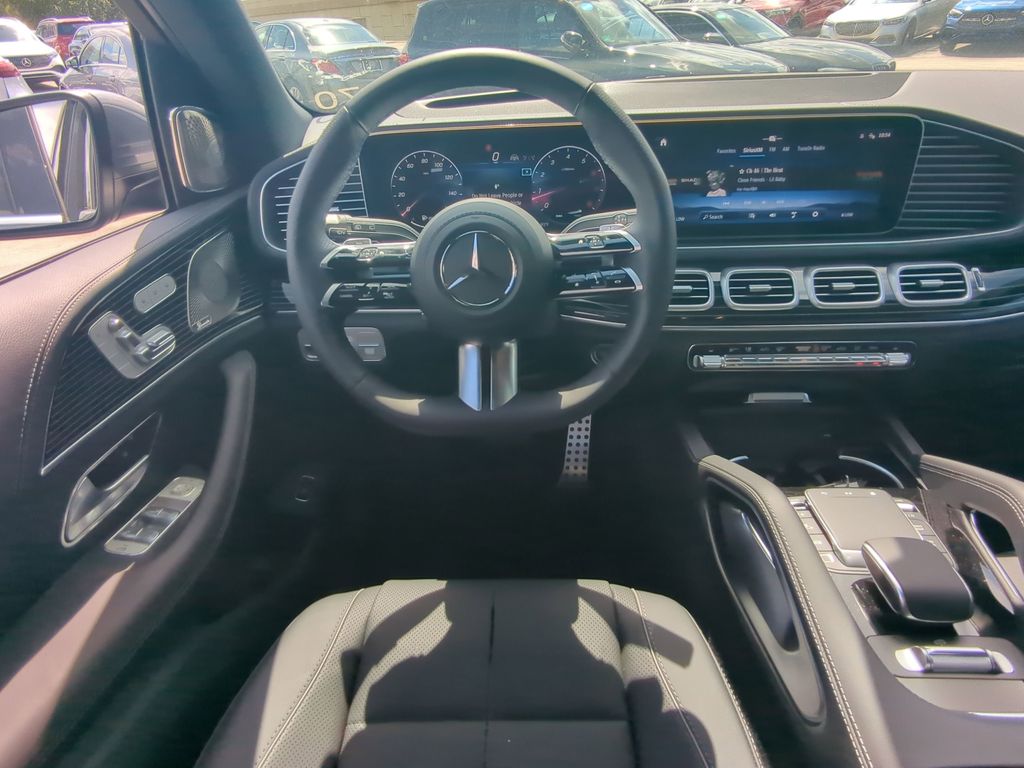 2025 Mercedes Benz GLS 450 4MATIC photo 3