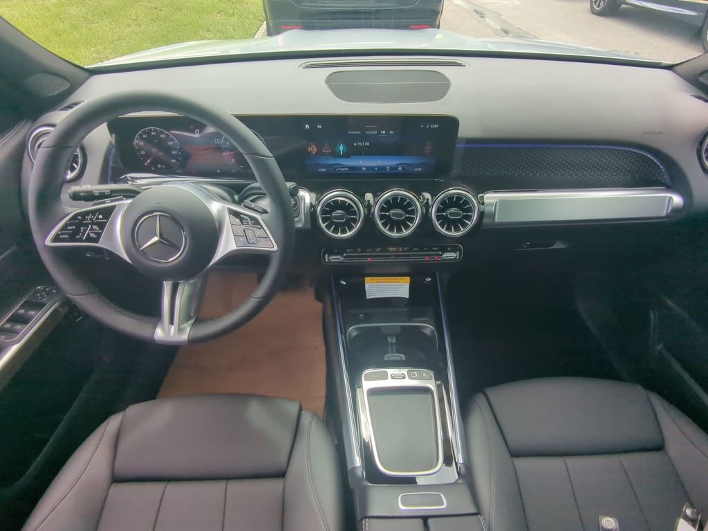 2025 Mercedes Benz GLB 250 4MATIC photo 2