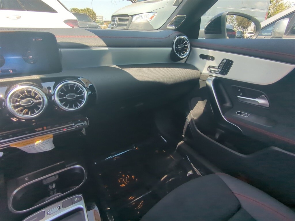 2025 Mercedes Benz CLA 250 4MATIC photo 4
