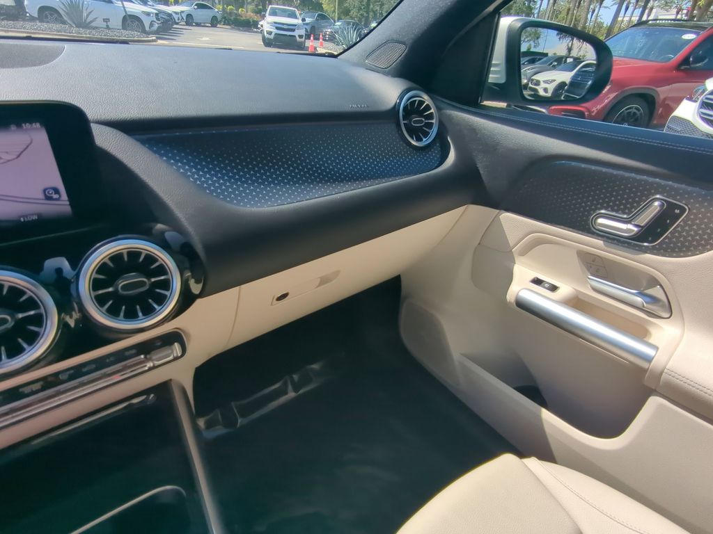 2025 Mercedes Benz GLA photo 4