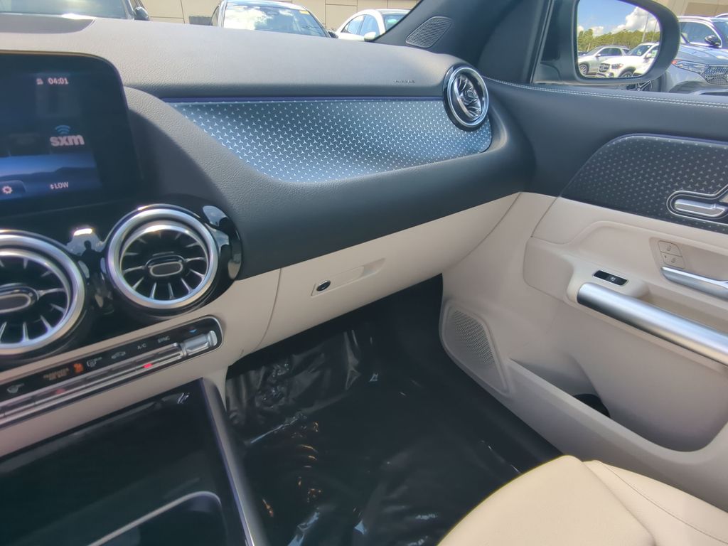 2025 Mercedes Benz GLA photo 4