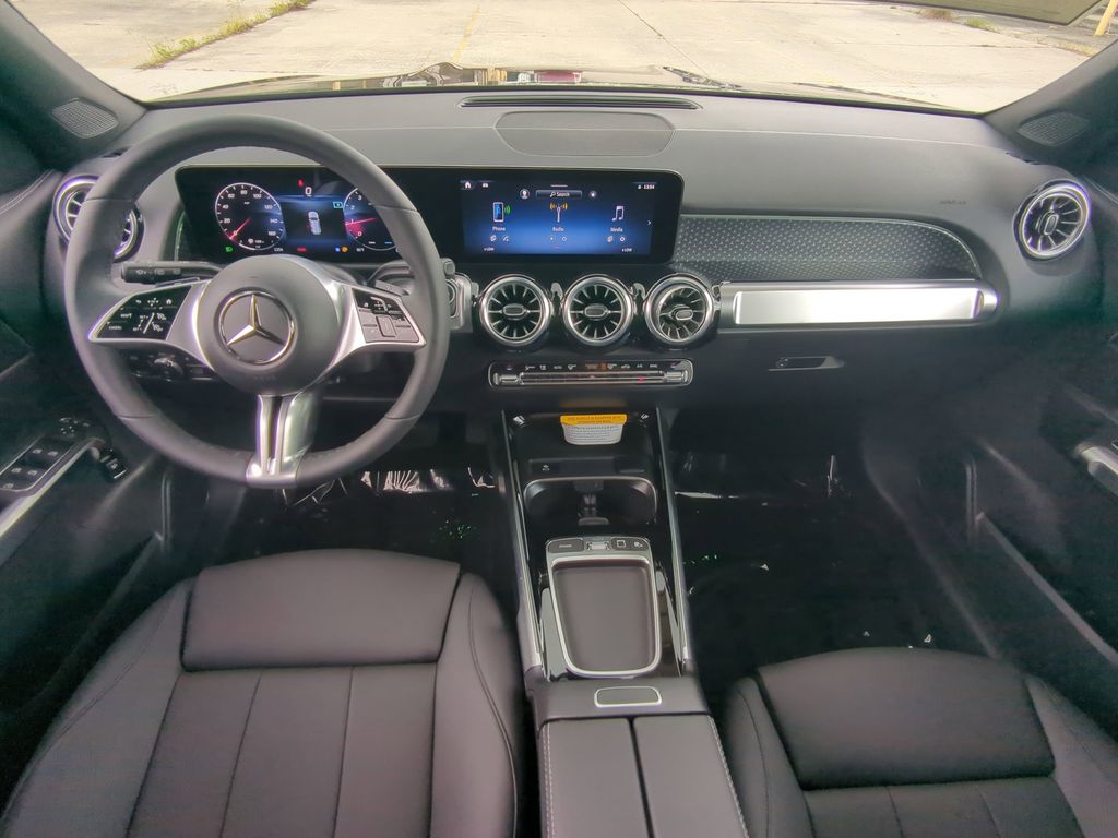2025 Mercedes Benz GLB 250 photo 2