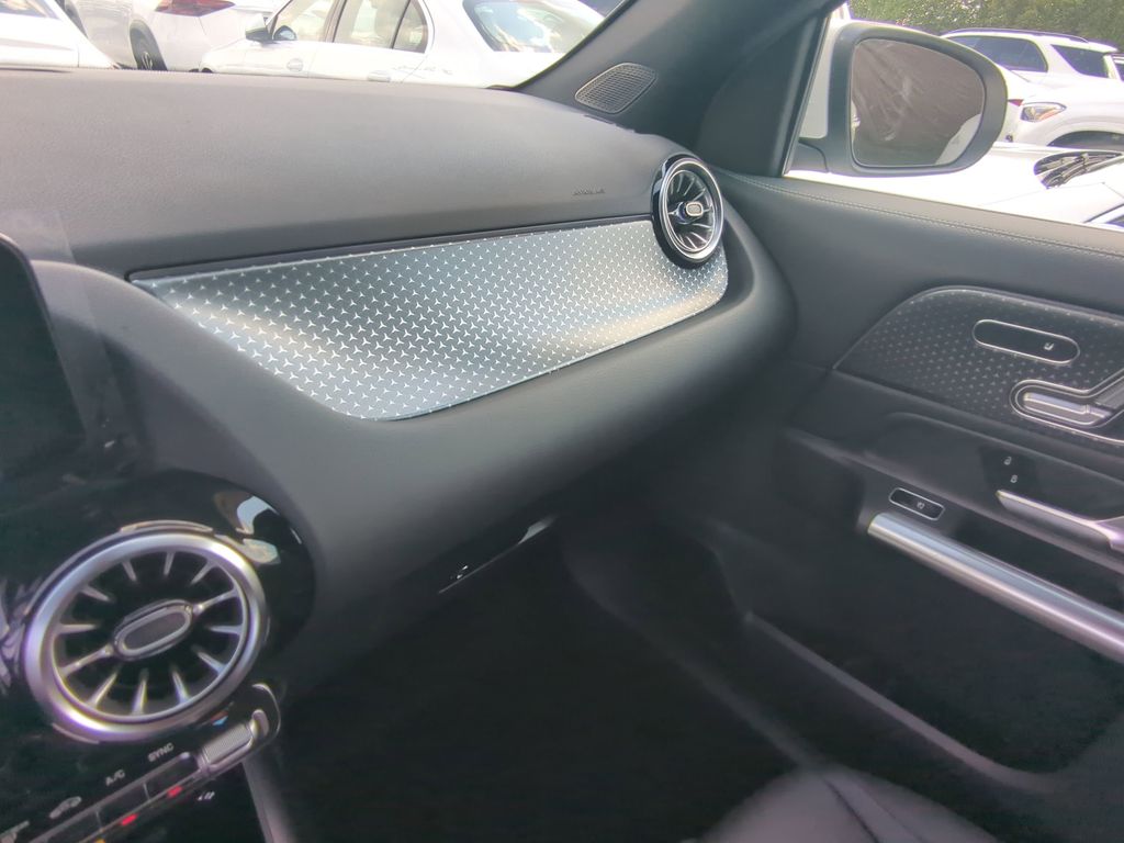 2026 Mercedes Benz GLA 250 photo 4