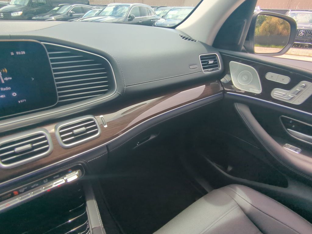 2025 Mercedes Benz GLE 450 4MATIC photo 4