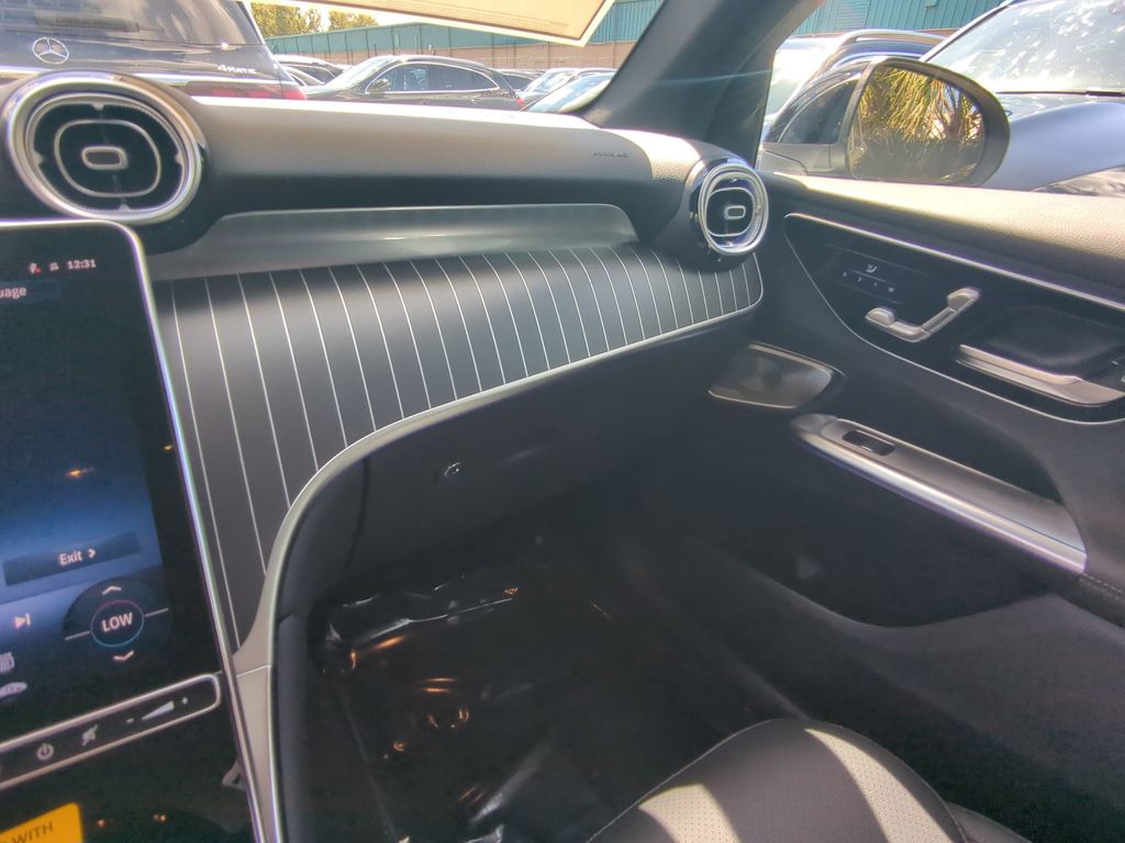 2026 Mercedes Benz GLC 300 4MATIC photo 4