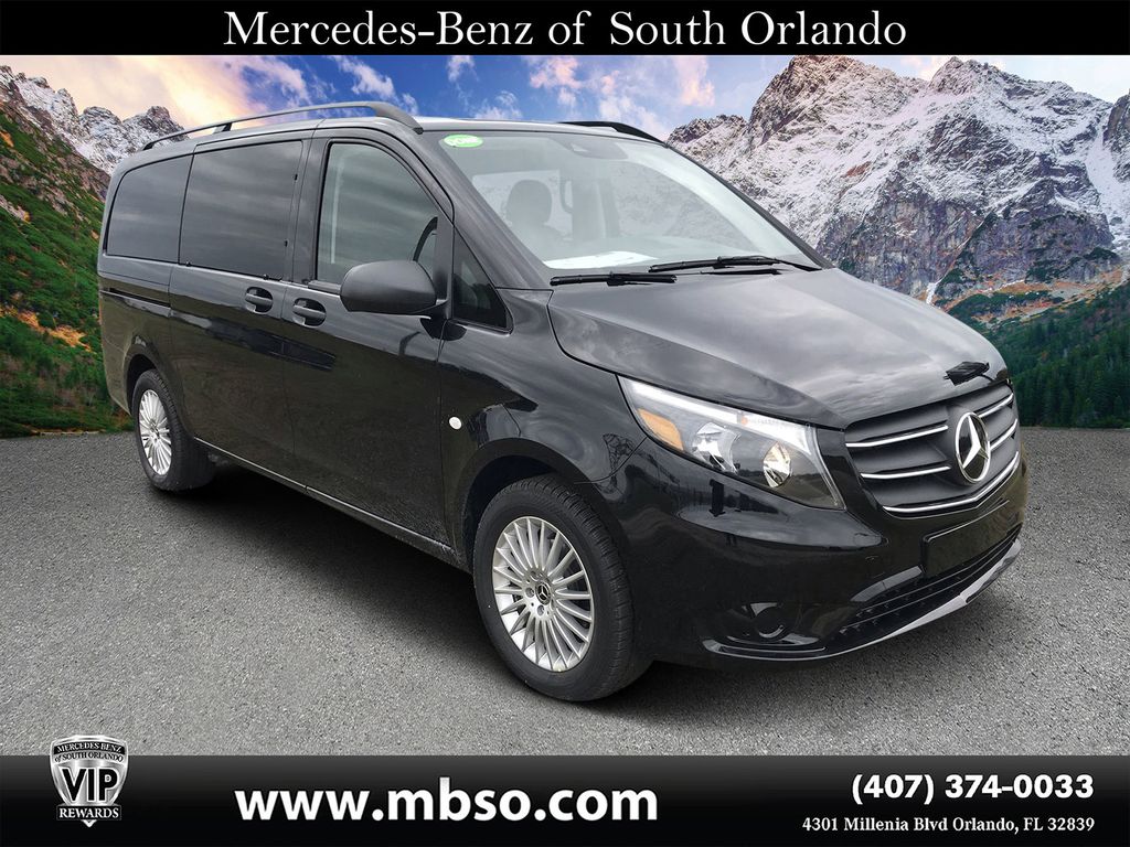 2023 Mercedes-Benz Metris Passenger Van Base's photo