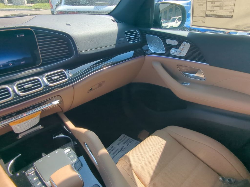 2026 Mercedes Benz GLS 450 4MATIC photo 4