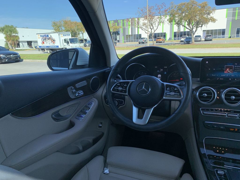2021 Mercedes Benz GLC 300 photo 3