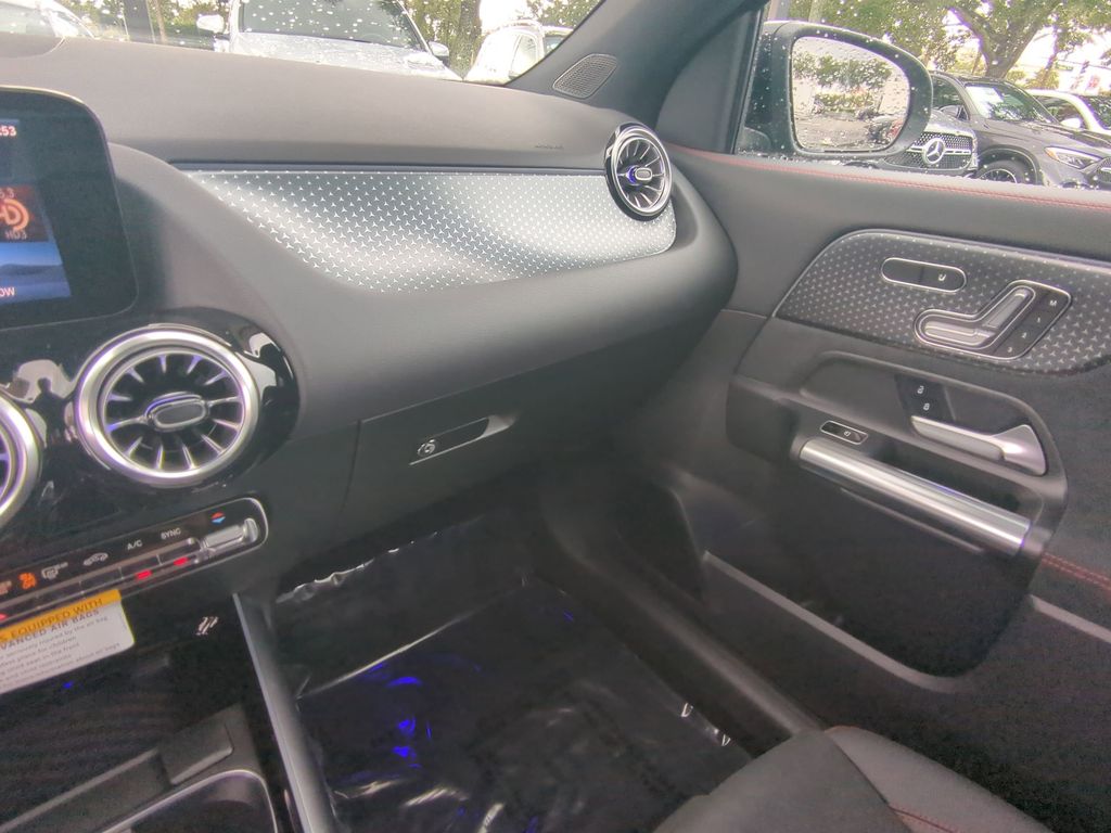 2026 Mercedes Benz GLA 250 photo 4