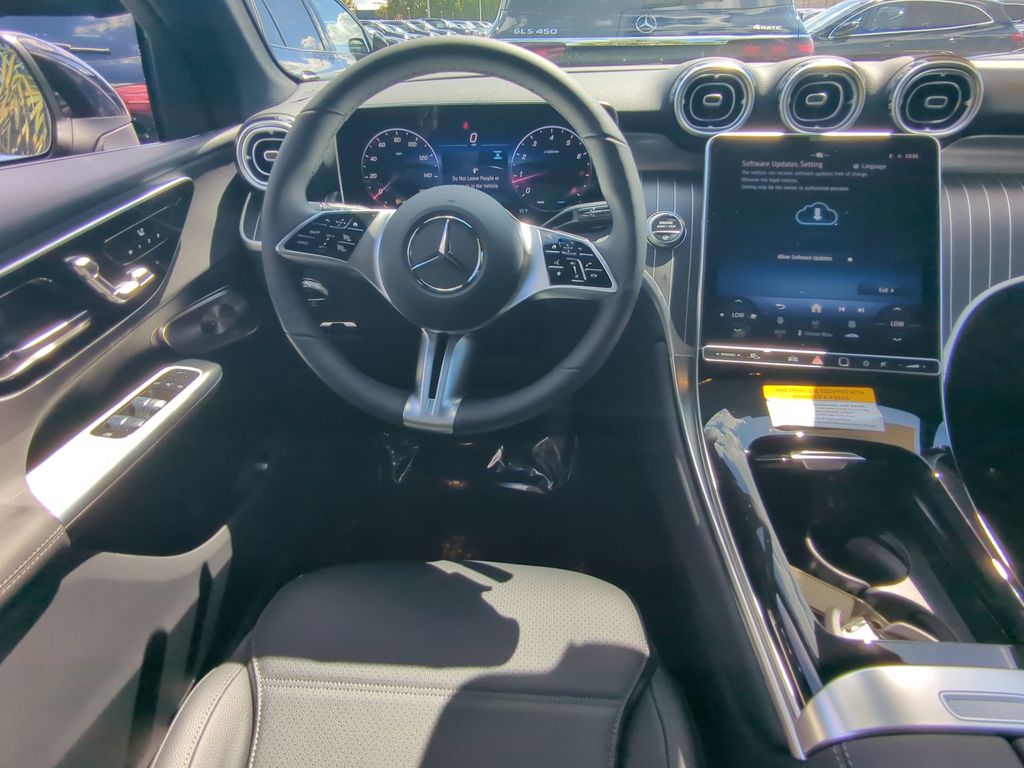 2026 Mercedes Benz GLC 300 4MATIC photo 3