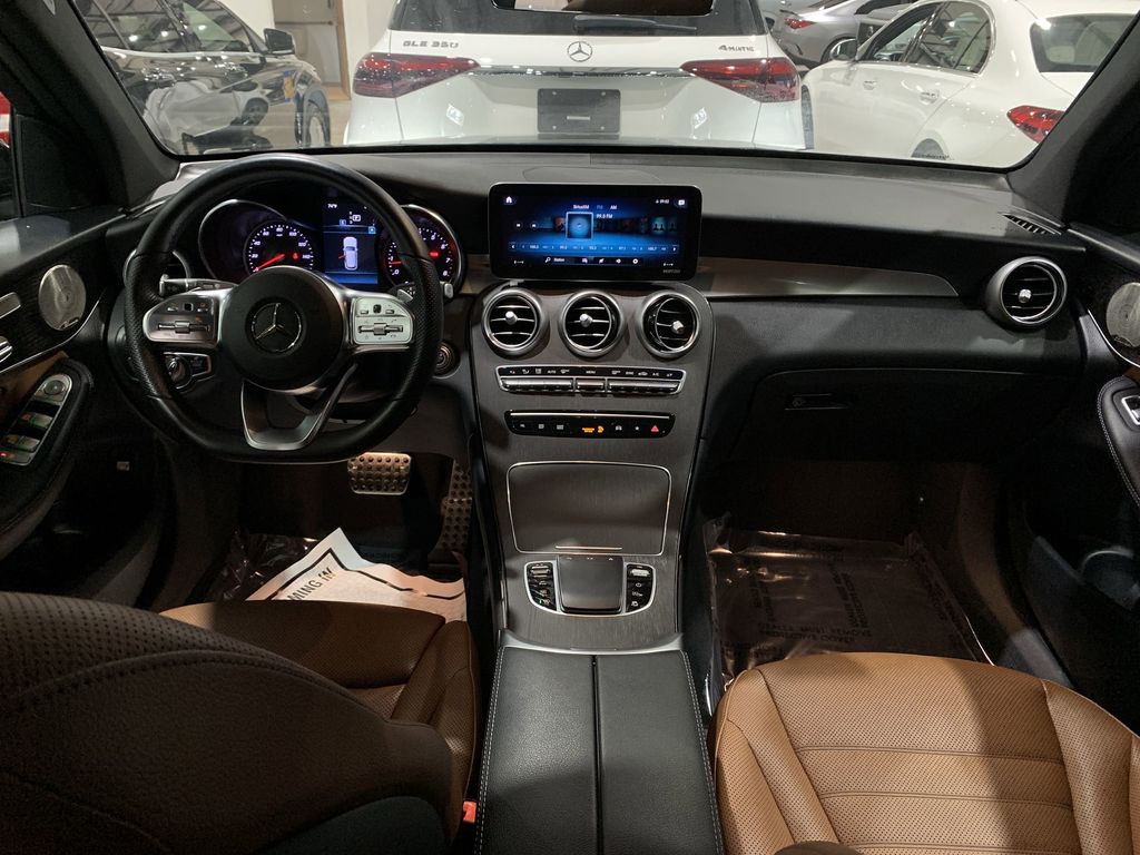 2021 Mercedes Benz GLC 300 photo 2