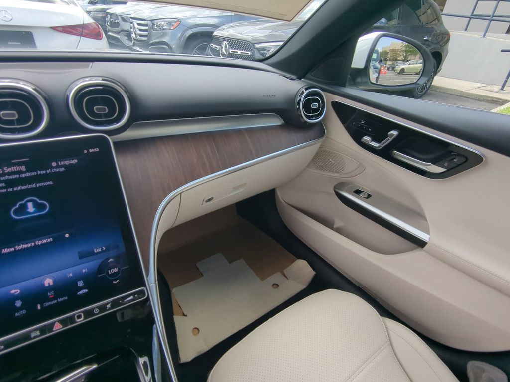 2025 Mercedes Benz C 300 photo 4