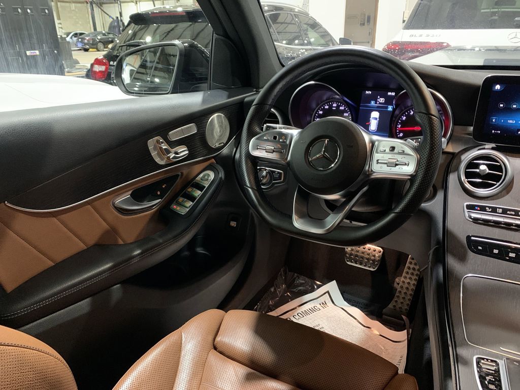 2021 Mercedes Benz GLC 300 photo 3